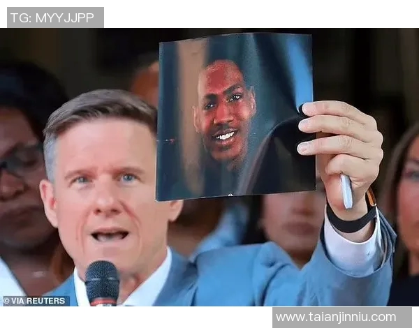 足球明星意外卷入追逐战警察全力追捕背后真相揭晓